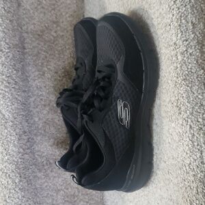 Sketchers tennis shoes womens size 7